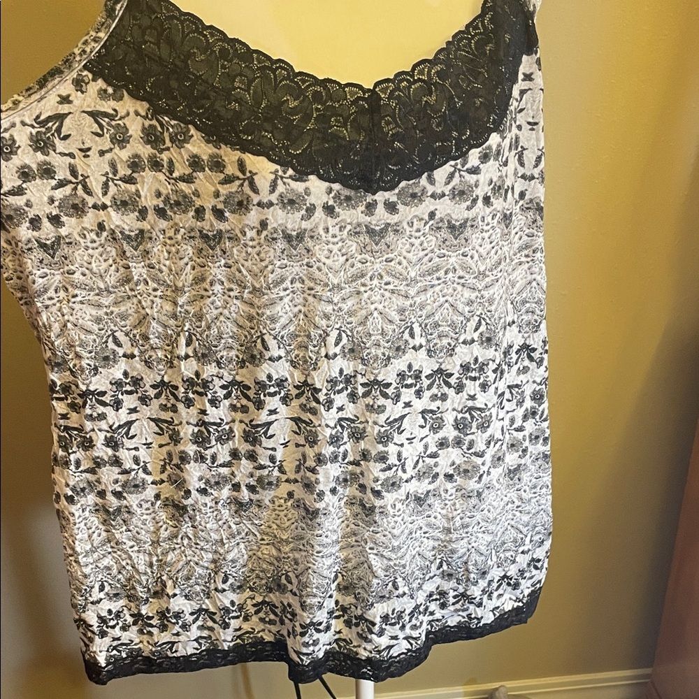 Faded Glory Black and White Floral Tank Top